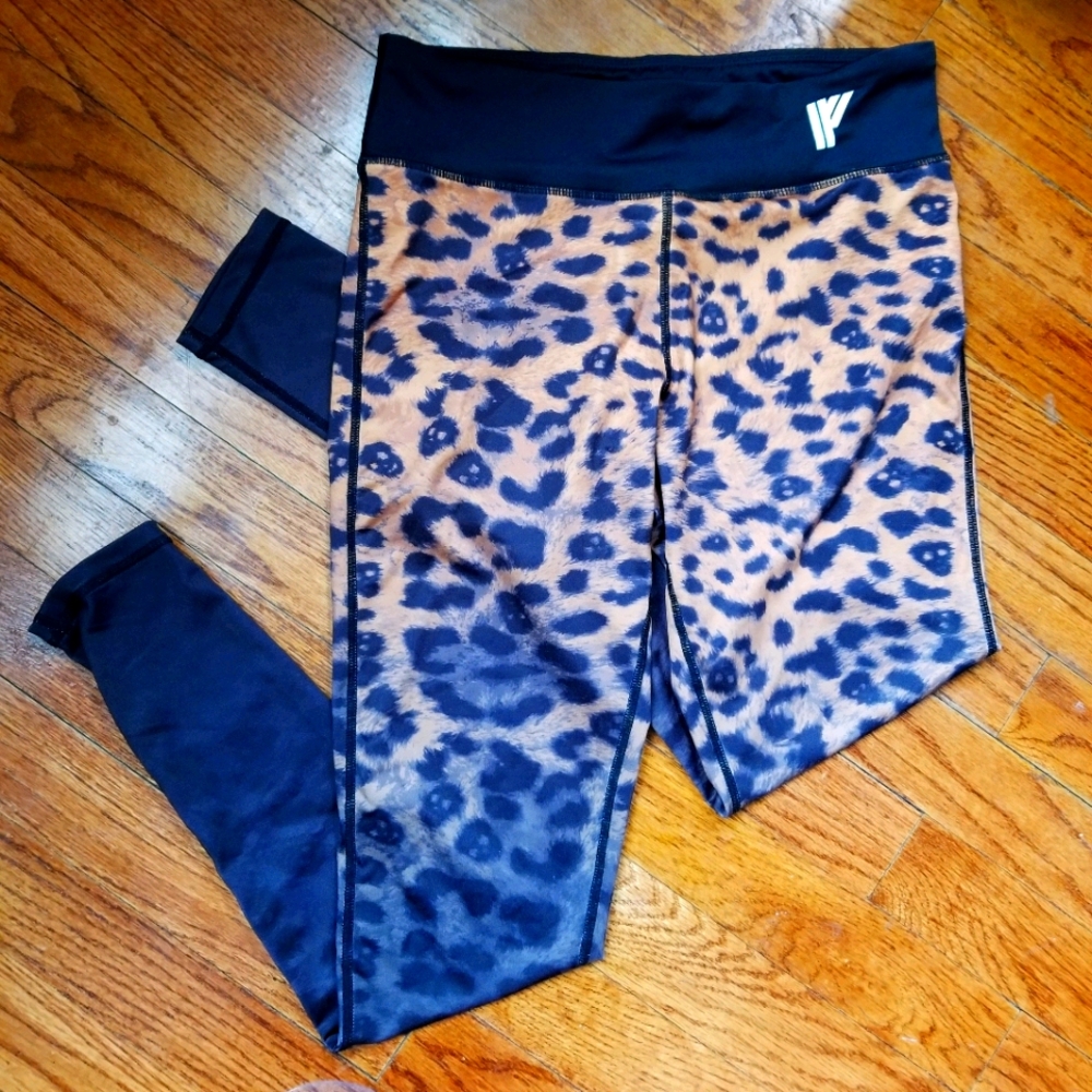 Skull leopard print leggings